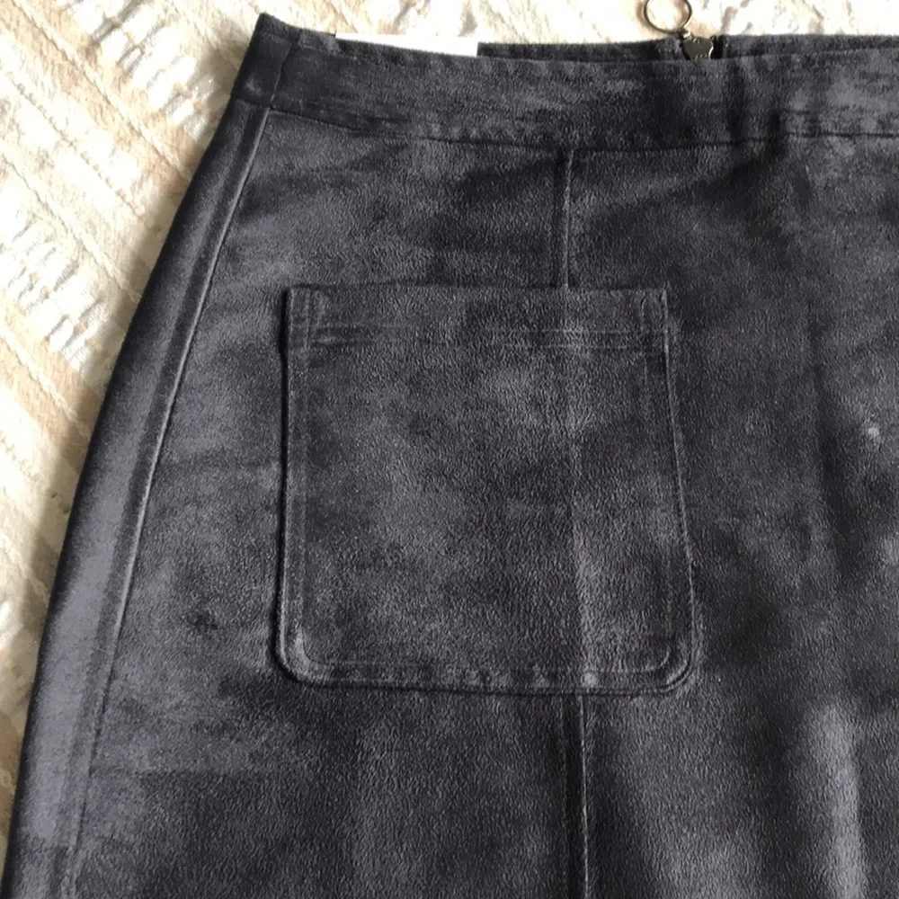 Old Navy, Woman’s size 8 Charcoal Gray Skirt - Picture 2 of 7